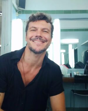 Ioannis Papazisis Instagram - Ευλογία να παίζεις σε αυτό το Θέατρο με αυτά τα υπέροχα παιδιά...Σας ευχαριστώ.