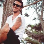 Ioannis Papazisis Instagram - Το μέλλον δεν ανήκει στη βια το μέλλον δεν ανήκει στην δύναμη στη λογική ανήκει...το ταξίδι συνεχίζεται..🤡🤡🤡🤡🤡🤡🤡🤡🤡