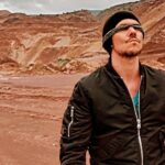Ioannis Papazisis Instagram – Έρχεται κάποτε η στιγμή που τα πόδια συνυπάρχουν με το κεφάλι και τα μάτια με τον ουρανό…..easy rider…….🌈