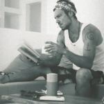 Ioannis Papazisis Instagram – Όταν μπερδεύεις τον ουρανό με την θάλασσα τότε δεν ξέρεις αν πετάς η αν πέφτεις……….