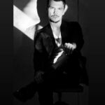 Ioannis Papazisis Instagram – Χορεύουμε όλοι μαζί καταμεσής μιας υπέροχης κόκκινης θάλασσας που μας εξισώνει………..