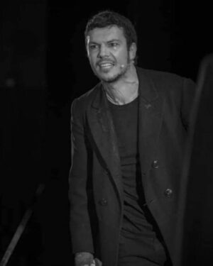 Ioannis Papazisis Instagram - Τι μικρόβιο στο αίμα βαθειά αυτό το γαμη..... το θέατρο.......