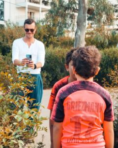 Ioannis Papazisis Instagram - Καλή χρονιά σε όλους σας.να είσαστε μαζί με αυτούς που σας αγαπάνε ... always just me and you.