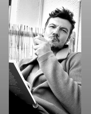 Ioannis Papazisis Instagram - Είμαστε μια άπειρο ελάχιστη χώρο χρονική κουκίδα. Η ζωή μας είναι από εδώ έως εκεί.αυτο πρέπει να το κατανοήσουμε και να το εκμεταλλευτουμε με τον καλύτερο δυνατό τρόπο....👽