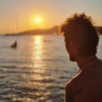 Ioannis Papazisis Instagram – Τι μαλ….ς είπαμε μπροστά σε ένα ηλιοβασίλεμα;;;για να μην πω για την πανσέληνο…αστέρια ειναι..έχει τρις…