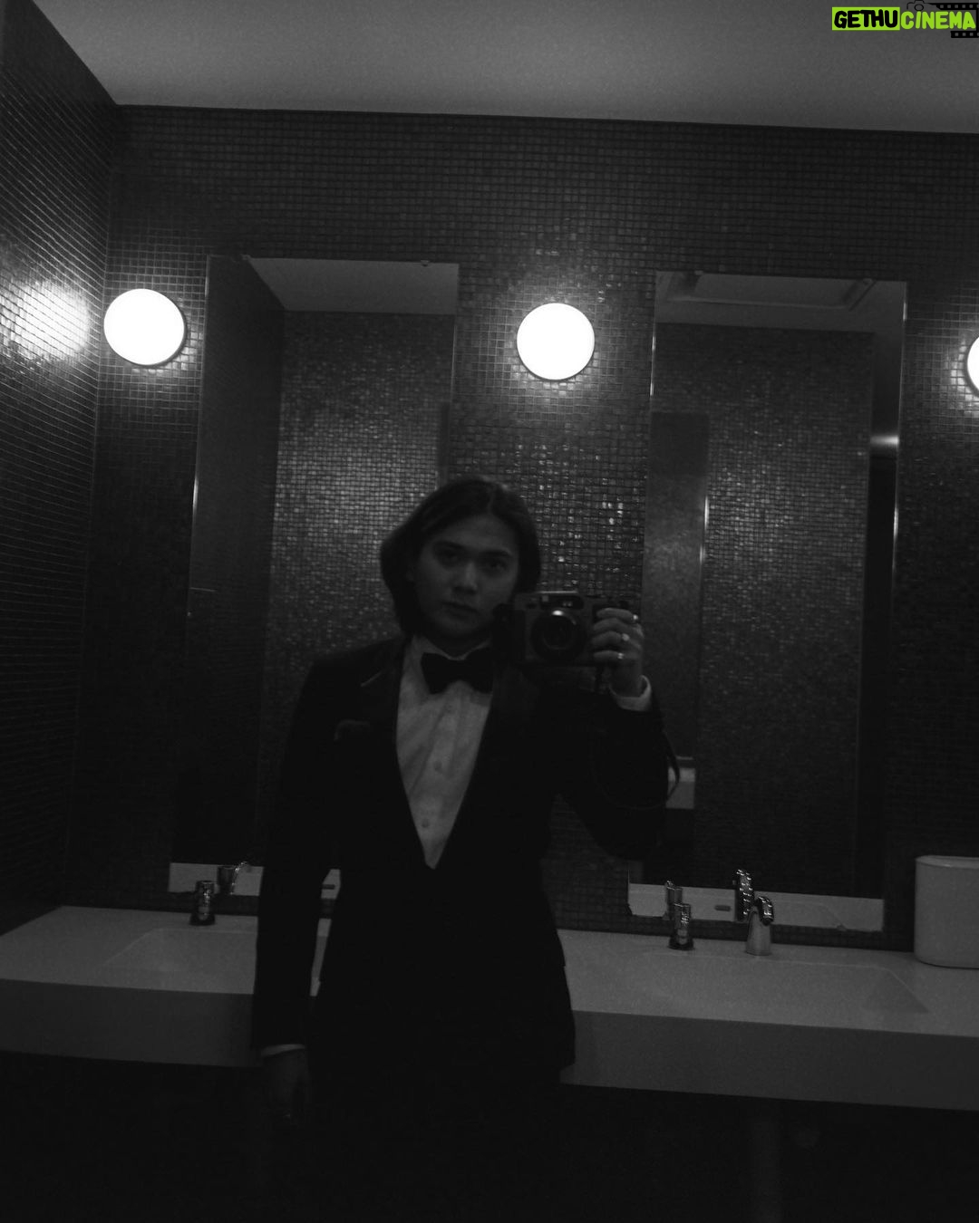Iqbaal Ramadhan Instagram - Snuck into the after party for Glass Onion: A Knives Out Mystery. New video on the usual place, premiering tomorrow 7pm WIB. Link in bioππ #fujiga645zi Academy Museum of Motion Pictures