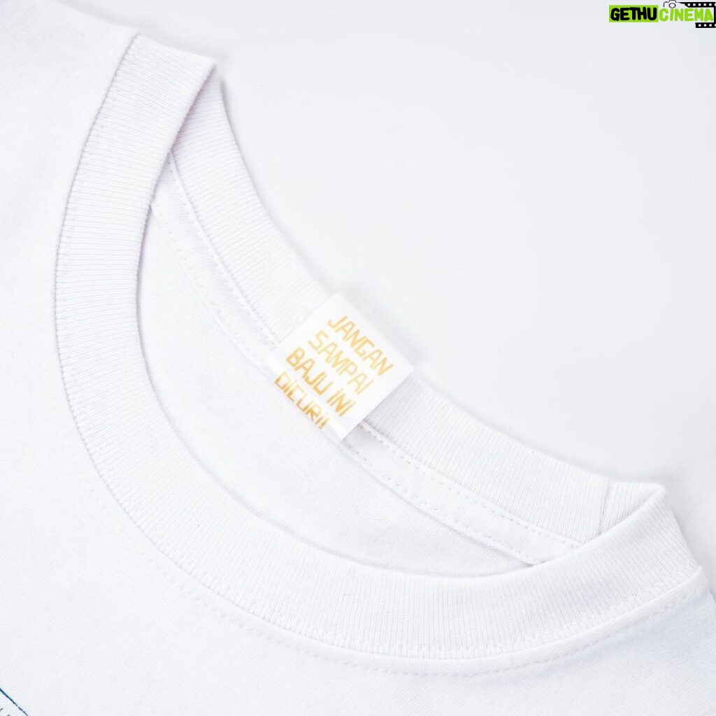 Iqbaal Ramadhan Instagram - IDR Manajemen x Visinema Pictures presents Official Merchandise MENCURI RADEN SALEH T Shirt — Black/White ZOOM IN FOR DETAILS Available for sale NOW. Link on @idr.manajemen bio🖤💛🤍💙