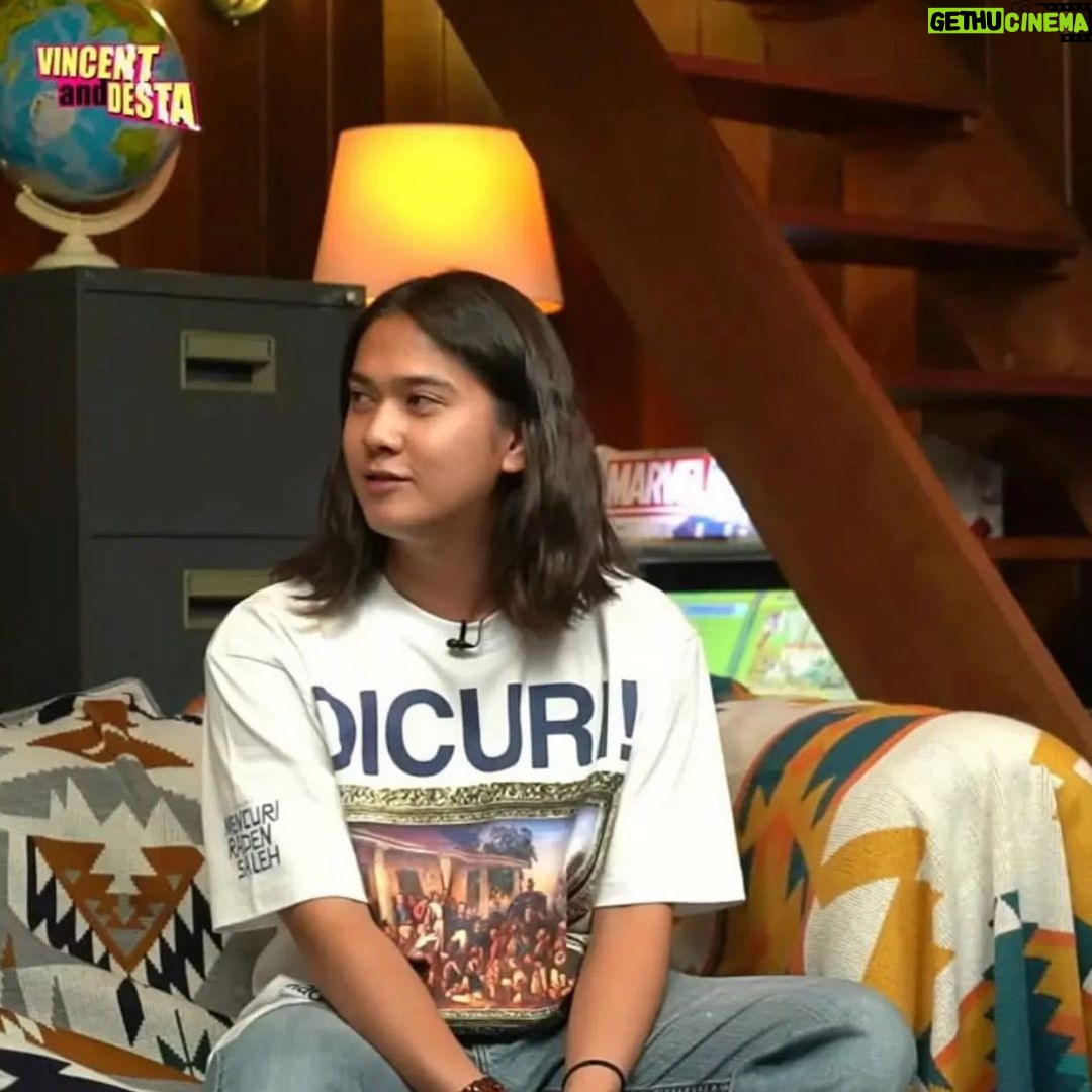 Iqbaal Ramadhan Instagram - Who said we’re done? White version of “Mencuri Raden Saleh” Featuring the paintings of Raden Saleh “Penangkapan Pangeran Diponegoro” NOT FOR SALE - COMING TO UR NEAREST THEATERS ON AUGUST 25TH.
