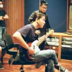 Iqbaal Ramadhan Instagram – Thank you for the opportunity and trust @anggasasongko @abelhuray 🎸
Coming soon to theaters 25 Agustus 2022 #MencuriRadenSaleh
all film photos by: @jozz_felix 🖤