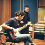 Iqbaal Ramadhan Instagram - Thank you for the opportunity and trust @anggasasongko @abelhuray 🎸 Coming soon to theaters 25 Agustus 2022 #MencuriRadenSaleh all film photos by: @jozz_felix 🖤