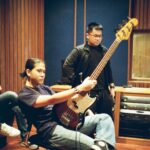Iqbaal Ramadhan Instagram - Thank you for the opportunity and trust @anggasasongko @abelhuray 🎸 Coming soon to theaters 25 Agustus 2022 #MencuriRadenSaleh all film photos by: @jozz_felix 🖤