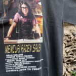 Iqbaal Ramadhan Instagram – Gue suka koleksi kaos vintage. Setelah dikulik, gue jadi tau betapa susah dan mahalnya kaos-kaos jadul ini. Apalagi kaos yang temanya film. Dengan bahan yang durable, juga desain yang evergreen, kaos-kaos promo film ini jadi inceran banyak orang, termasuk gue. Contohnya, kaos khusus cast member dari film Toy Story 2, juga merchandise asli film Trainspotting di tahun 1996 yang sekarang terlipat rapih di lemari gue.
Gatau sih kalo orang lain. Tapi dari pengalaman pribadi, setiap gue promo film selalu pake kaos yang hanya dipake saat promo dan berujung jadi baju rumah. Lalu belel, lalu jadi baju tidur. Dari habit ini lah muncul ide kolaborasi sama @akmalshb untuk nge desain kaos untuk film yang gue berperan di dalemnya. Inilah hasilnya. Jujur, kalo gue sih jadi pengen koleksi dan akan dengan bangga gue pake untuk pergi atau jalan. Kaos ini purely datang dari kecintaan gue terhadap kaos vintage dan film.
Sudah saatnya kaos film Indonesia jadi collectible items.
NOT FOR SALE