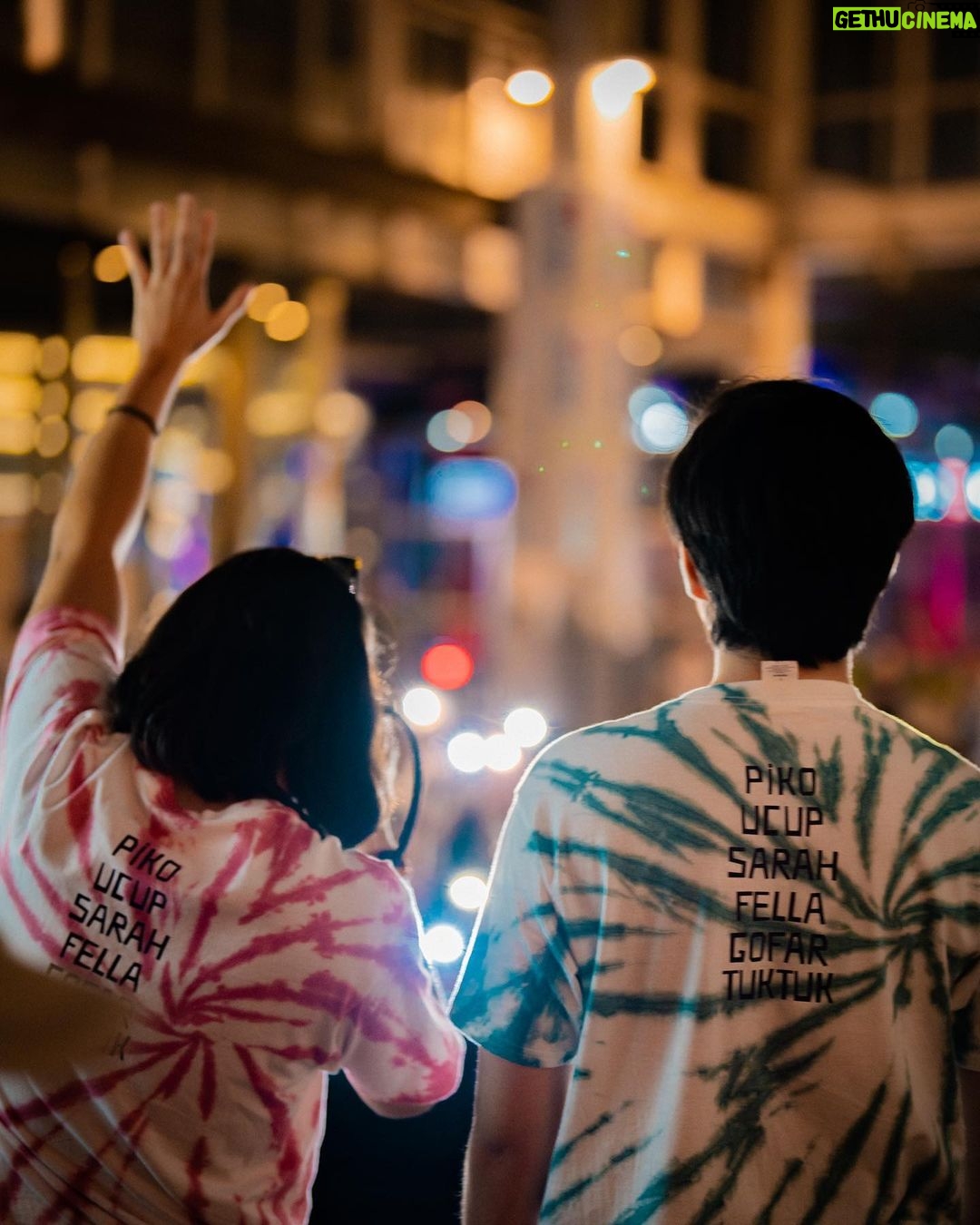 Iqbaal Ramadhan Instagram - BROmance π«Ά Persahabatan itu selalu ada saat suka dan duka. Apalagi kalau lagi gak ada. Gak ada duit misalnya.. Transferin tiga milyar hasil curian dong cupππ»ππ»ππ»ππ» Partner in crime (beneran) #MencuriRadenSaleh