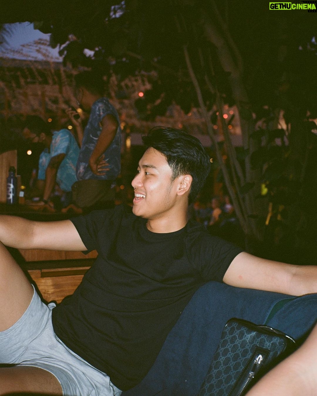 Iqbaal Ramadhan Instagram - count your blessings. mine starts with my circle❤️🩹 #contaxt2