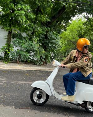 Iqbaal Ramadhan Instagram - Rangtangtangtang with my Darling sayang🛵💨