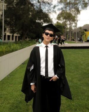 Iqbaal Ramadhan Instagram - Alhamdulillah🤲🎓#lulusbro

📸: @jozz_felix