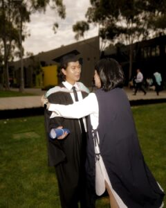 Iqbaal Ramadhan Instagram - Alhamdulillah🤲🎓#lulusbro 📸: @jozz_felix Monash University