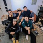 Iqbaal Ramadhan Instagram - Bangga dan bersyukur sudah dilibatkan di perhelatan Tepok Bulu 2023. Selamat dan sukses untuk seluruh saker, vivin dedes, para atlet dan idola kebanggan kita di lapangan, teman-teman baru di Pok Bul Band, dan seluruh kru yang ikut serta menyukseskan acara semalam - cuma @vindes.ig yang bisa mengemas acara se-keren ini! Bahagia juga bisa jadi bagian dari sejarah Istora dan juga bulu tangkis di 🇮🇩 Namun, gak bisa dipungkiri. Belakangan ini pikiran dan emosi setiap hari tertuju kepada penjajahan dan genosida di Palestina. Sering ngerasa 𝘩𝘦𝘭𝘱𝘭𝘦𝘴𝘴 dan berfikir apakah doa dan suaraku cukup untuk membantu meringankan beban orang-orang Palestina. Juga sempat terlintas di pikiran, apakah aku pantas merasa bahagia saat yang lain sedang menderita. Mungkin iya, mungkin tidak. Yang pasti, aku gak takut memberi tahu dunia (dan Tuhan pastinya) di sisi mana aku berpihak! #mythoughts Istora Senayan
