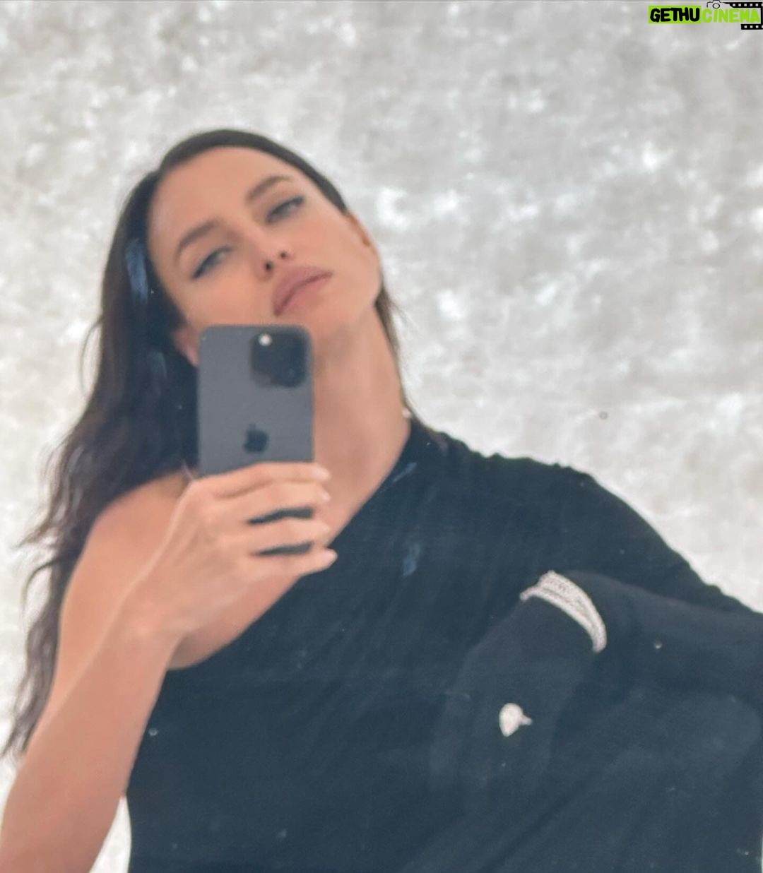 Irina Shayk Instagram - Thank you @miaqatar for the most incredible visit! Can't wait for the next time! @visitqatar 🖤 @djwe.qa
