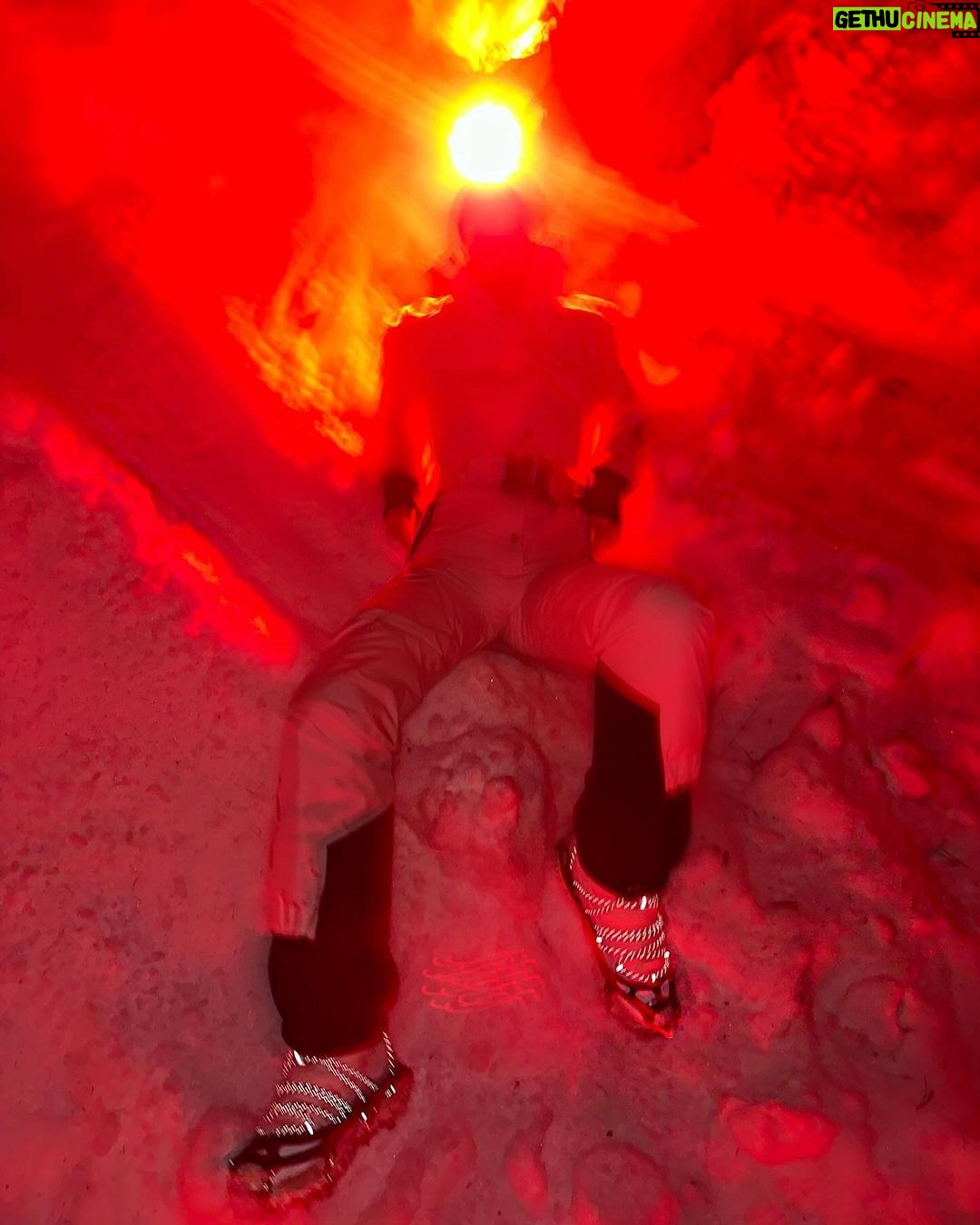 Irina Shayk Instagram - Just ❄️ nah 🐰 … thx @remoruffini @piergiorgio for fun 24 h in d snow land