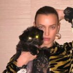 Irina Shayk Instagram - Mama & 🐾by 📷 Lea 🖤🖤