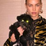 Irina Shayk Instagram - Mama & 🐾by 📷 Lea 🖤🖤