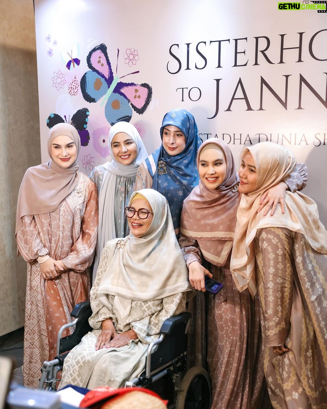 Irish Bella Instagram - To be able to belong in a group of such amazing, positive & warm hearted people is an incredible feeling ❤️ Grateful to Allah that my life has crossed paths with these sisters 🫶🏼 Once again thank you @kartikaputriworld for putting this all together, and making me a part of this. You have made such a beautiful garden of Jannah for us all ❤️🥰 Thanks to all vendors.. EO @gcwo.id @tw.weddingg Dekorasi @pt.adika12persada.id Dokumentasi @askar_photography Venue @swasana_lippokuningan @swasanawedding Photobooth @picadabra.studio Drink @teatwo.official Drink @susu_mbokdarmi Drink @heavenlywang.id Nasi kulit @chick_chy.id Nasi kebuli @dyeenskitchen Bakso @baksobara Siomay @monas.delight Gulai sapi @gultik.ku Roti keset @rotikeset.condet Tumpeng @tumpengmini Kue tampah @kartikasoulfood Shihlin @shihlinsnacksid Kebab @emados.shawarma Roti @psbakeryid Goodiebag @mydreamgoodies Popcorn @jollytimeindonesia Sajadah anti slip @ds.modest Wardah @wardahbeauty Shella saukia @shellasaukiaofficial Sayeed @sayeedbeauty