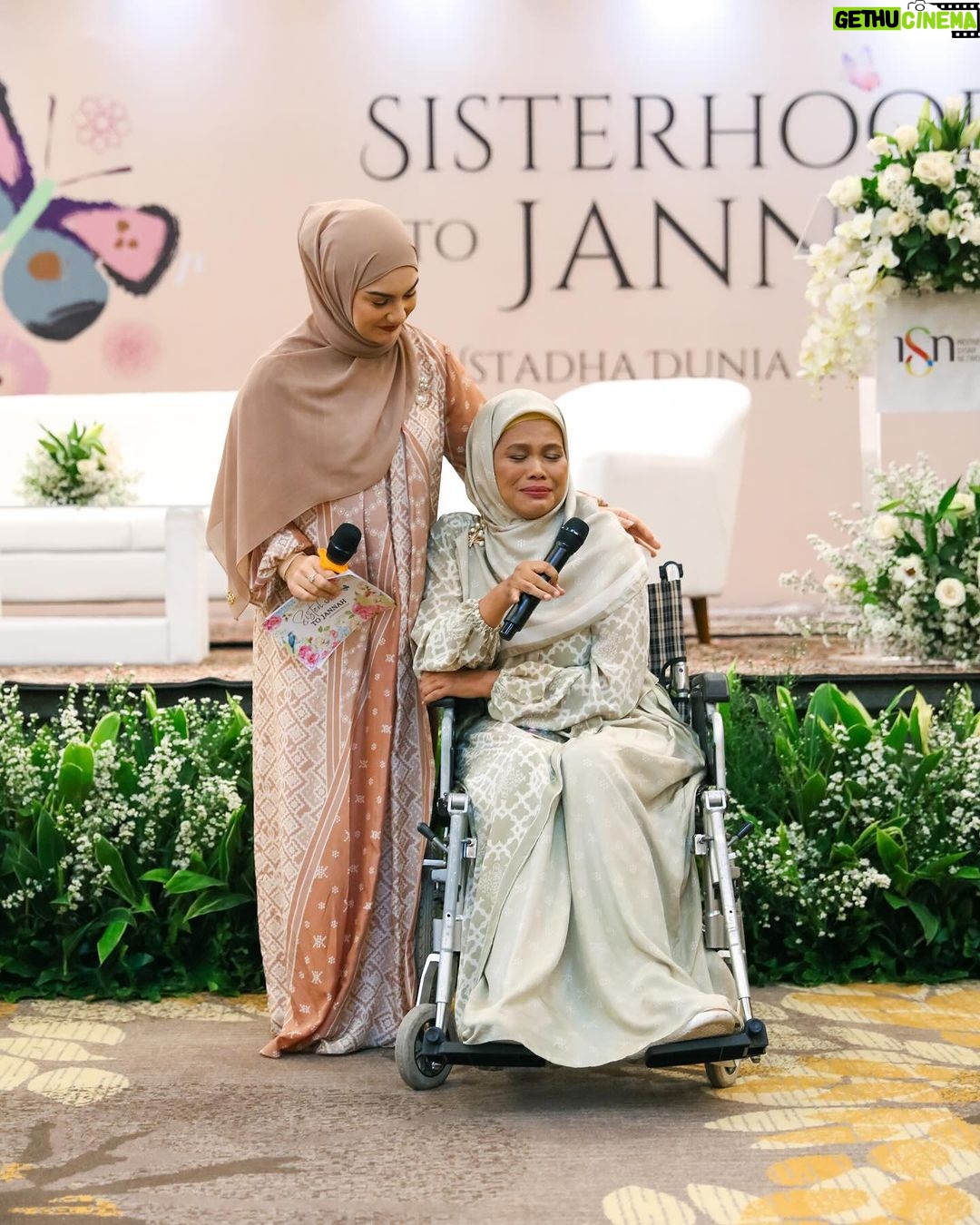 Irish Bella Instagram - To be able to belong in a group of such amazing, positive & warm hearted people is an incredible feeling ❤️ Grateful to Allah that my life has crossed paths with these sisters 🫶🏼 Once again thank you @kartikaputriworld for putting this all together, and making me a part of this. You have made such a beautiful garden of Jannah for us all ❤️🥰 Thanks to all vendors.. EO @gcwo.id @tw.weddingg Dekorasi @pt.adika12persada.id Dokumentasi @askar_photography Venue @swasana_lippokuningan @swasanawedding Photobooth @picadabra.studio Drink @teatwo.official Drink @susu_mbokdarmi Drink @heavenlywang.id Nasi kulit @chick_chy.id Nasi kebuli @dyeenskitchen Bakso @baksobara Siomay @monas.delight Gulai sapi @gultik.ku Roti keset @rotikeset.condet Tumpeng @tumpengmini Kue tampah @kartikasoulfood Shihlin @shihlinsnacksid Kebab @emados.shawarma Roti @psbakeryid Goodiebag @mydreamgoodies Popcorn @jollytimeindonesia Sajadah anti slip @ds.modest Wardah @wardahbeauty Shella saukia @shellasaukiaofficial Sayeed @sayeedbeauty