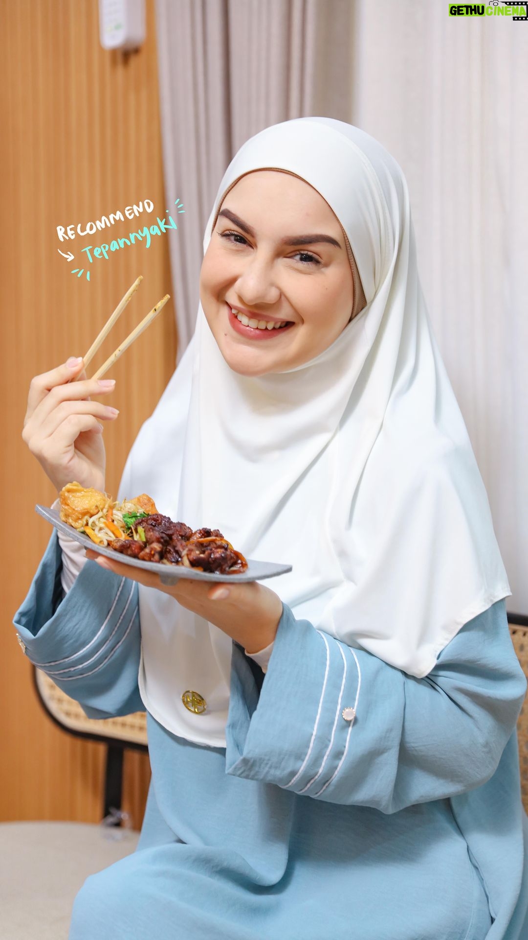 Irish Bella Instagram - Alhamdulillah, selalu ada rasa syukur ketika bisa melaksanakan kajian bersama keluarga dan teman-teman karena selalu ada ilmu baik yang kita semua dapatkan dari kajian ✨ Dan untuk urusan menu utama di kajian, aku selalu pesan di @teppanlah Teppanyaki terbaik dengan daging premium, chef profesional dan layanan home servicenya sangat ramah ❤️