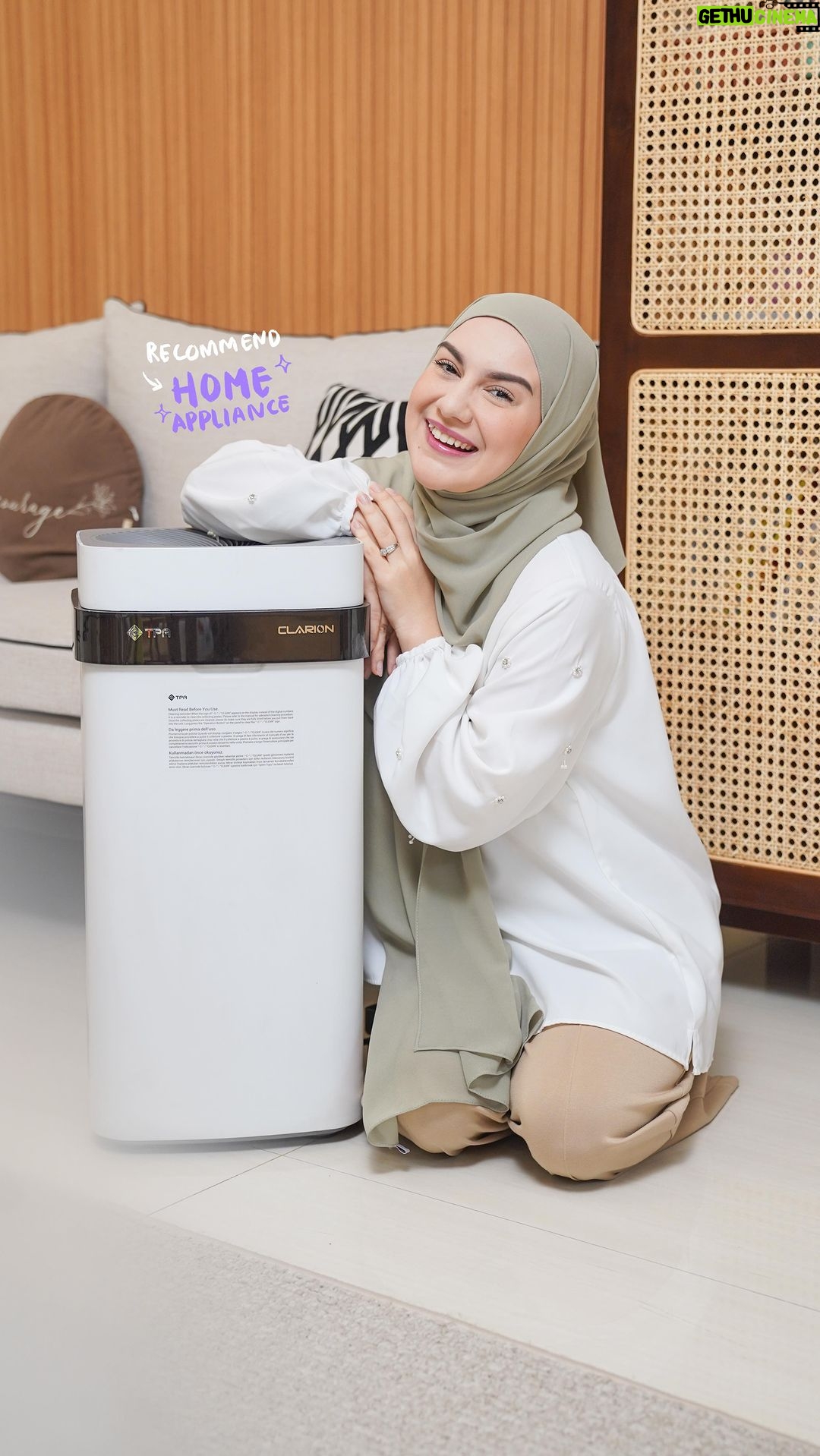 Irish Bella Instagram - Namanya juga udah ibu-ibu, abis kerja langsung beresin rumah. Dan aku sangat terbantu dengan menggunakan produk home living dari @clarionid Di rumah aku menggunakan Water Purifier CLN 800 dari Clarion, alat filter air yang bisa buat air kran langsung minum. Dengan 4 tahap filtrasi 🫶🏻 Praktis banget!! Juga aku menggunakan Air Purifier X-5 Clarion ini menyaring udara dengan maksimal. efektif untuk membunuh bakteri, virus dan menghilangkan bau ❤️ Thank you @clarionid sudah membuat rumahku jadi semakin nyaman dan aman 🫶🏻