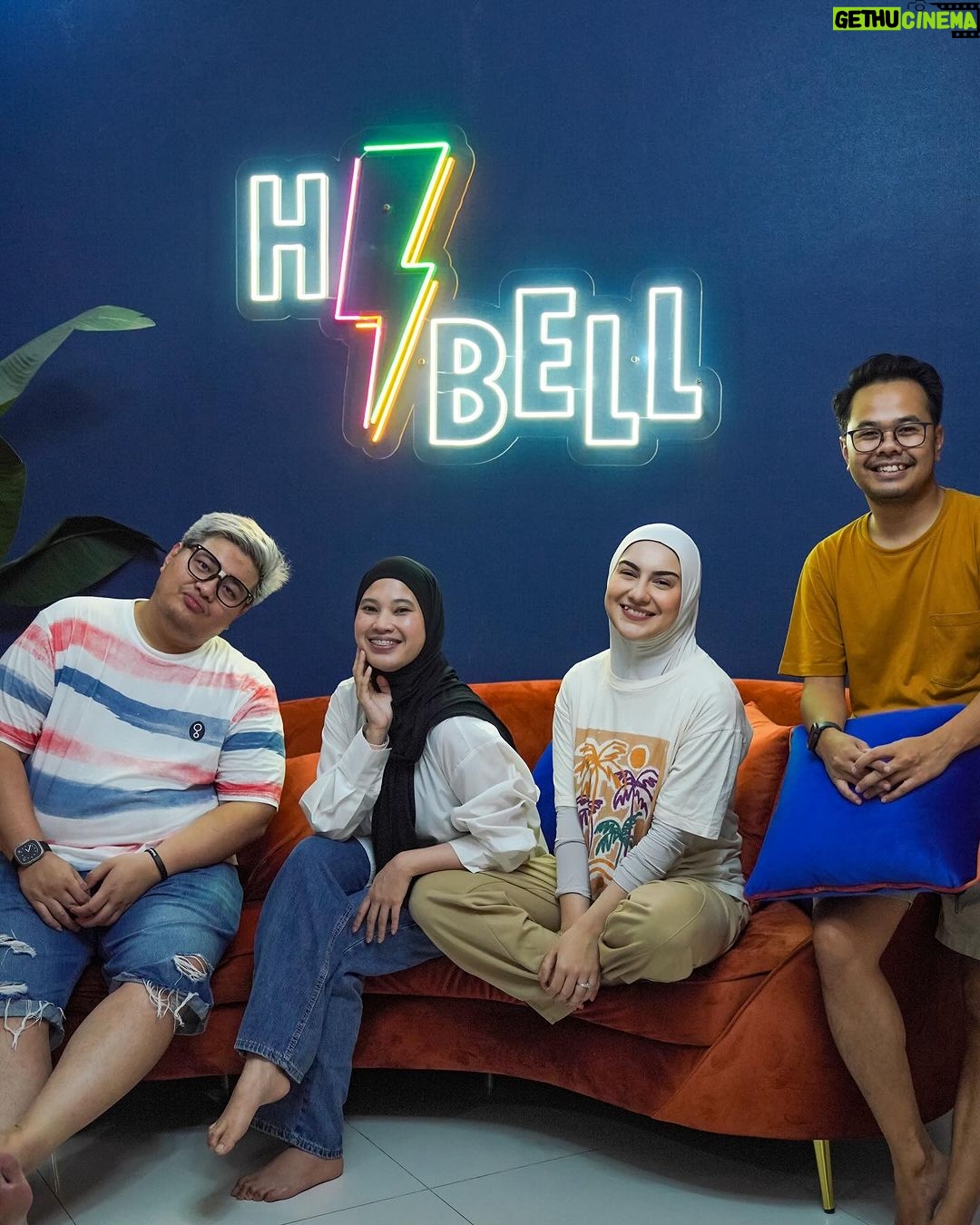 Irish Bella Instagram - Alhamdulilah, bersyukur berlimpah rezeki dikelilingi orang2 yang berhati baik & tulus. My A Team, got my back till the roughest times ๐ซถ๐ผ Also hepiii besdeyyy ibu galak @mutiarasfs, semoga berkah sisa umurnya. Dan segala yang di cita2 kan Allah mudahkan โค๏ธ๐๐ผ