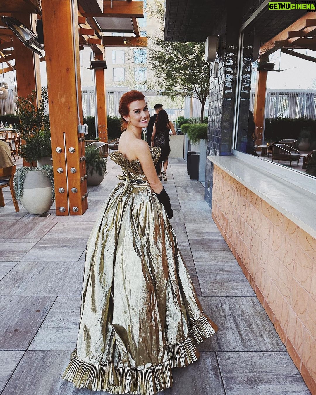 Isabel Durant Instagram - 💛🌟✨💫⭐️ Styled by: @openclosit in an incredible vintage Victor Costa 🤩 Makeup: @chaneltemple Hair: @marissachandlerhair Photography by the one and only @michaeldrummondphoto X