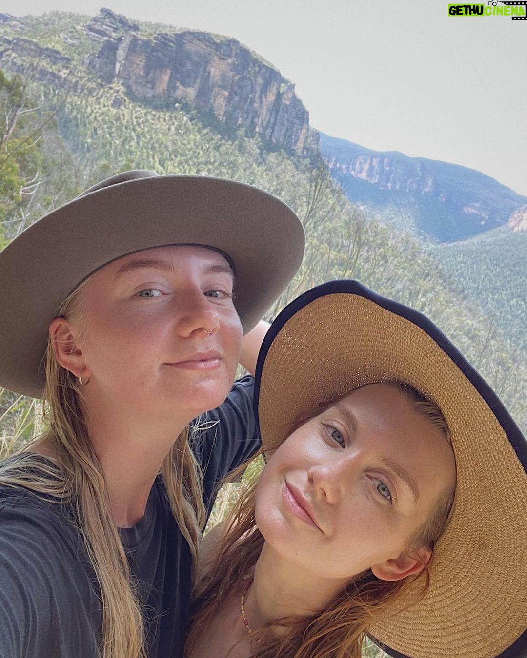 Isabel Durant Instagram - ✨ moments with mother 🌏 Blue Mountains, Australia