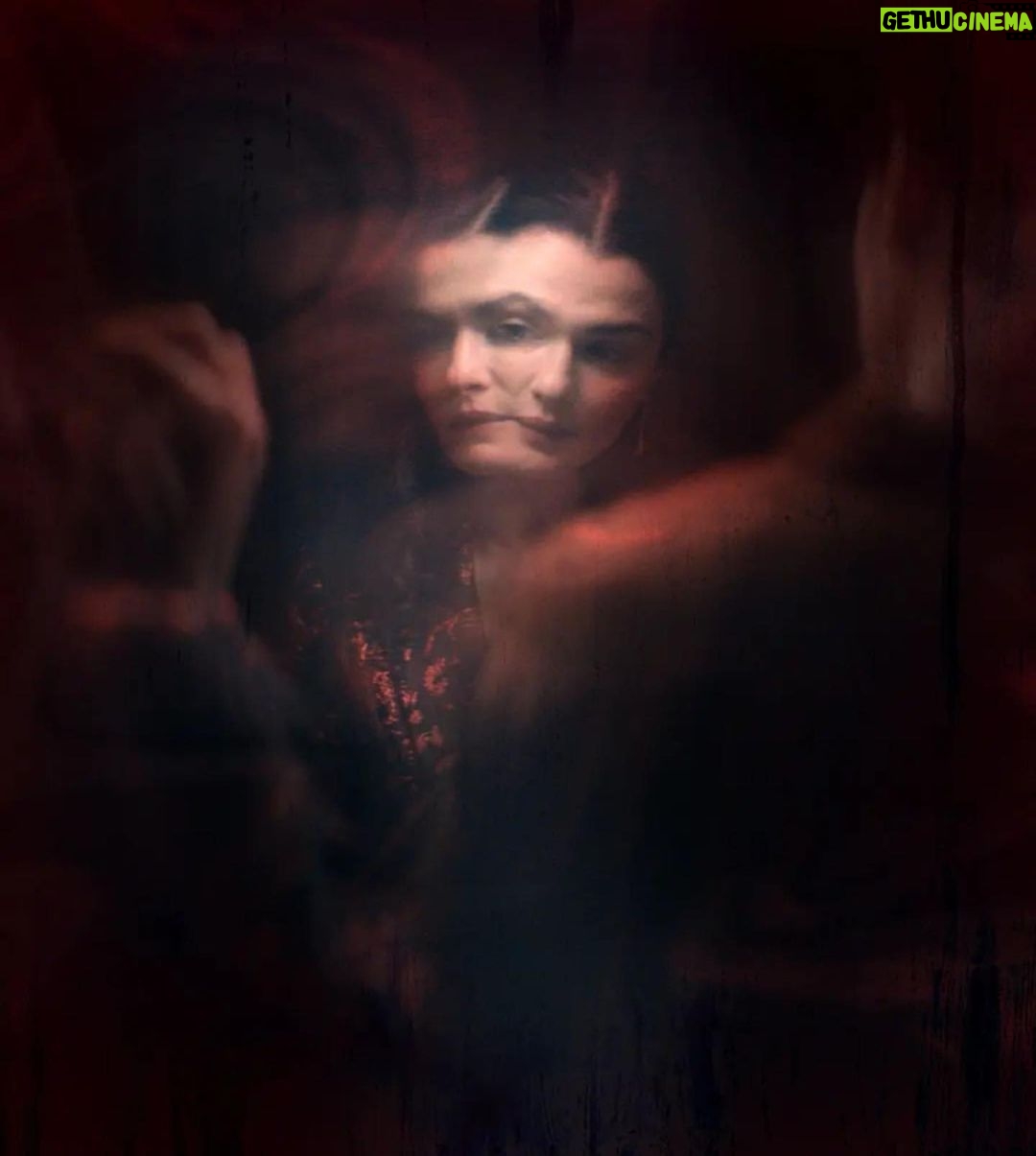 Isabel Durant Instagram - Watching Rachel Weisz in Dead Ringers is a masterclass in the art of alchemy. The characters she’s created are so fully and precisely formed and so fearlessly embodied, they’re kinetic. Inspired is an understatement 🙏🏼🫶🏻 Episode 3 direction by @karenaevans is also absolutely outstanding 🤙 ALSO … it would be remiss of me not honor the incredible work of the writers who brought this story to the page. Today is officially the first day of a writers strike. To all the writers out there… THANK YOU for your art. It’s important 🙏🏼🤙💃🏼