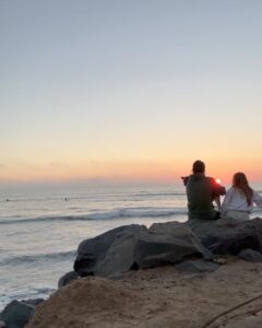 Isabel Durant Instagram - I believe in magic. As I reflect on the myriad of unforgettable memories from this year I raise my heart to all the sunsets and sunrises I’ve experienced with the people I love. Little vignette like chapters in themselves. This sunset closed a beautiful day on the Californian coast with our sweet little family (I ADORE YOU!!!) . Captured so perfectly … by chance? By magic! 🪄😌 Goodbye for now LA. Australia … see you tomorrow! 🫶🏻🪩🙏🏼🛫