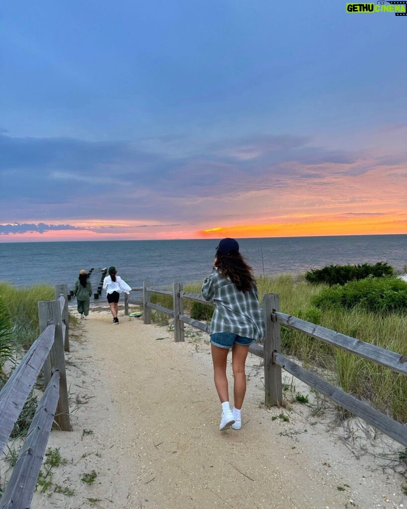 Isabella Ferreira Instagram - where’s the beachhh Cape May, New Jersey