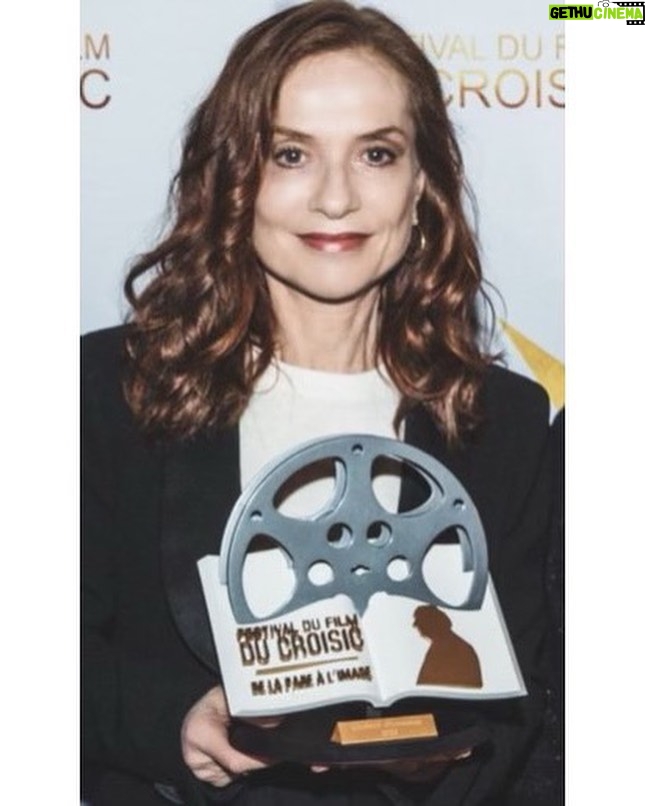 Isabelle Huppert Instagram - Chabrol d’honneur au @festivaldufilmducroisic et Prix Chabrol du Public pour #LaSyndicaliste de @jpaulsalome (sortie le 1er mars). Claude manque au cinéma. Il nous manque, il me manque… @mickael_gauthier @willyliechty #claudechabrol @cecilemaistrechabrol #thomaschabrol