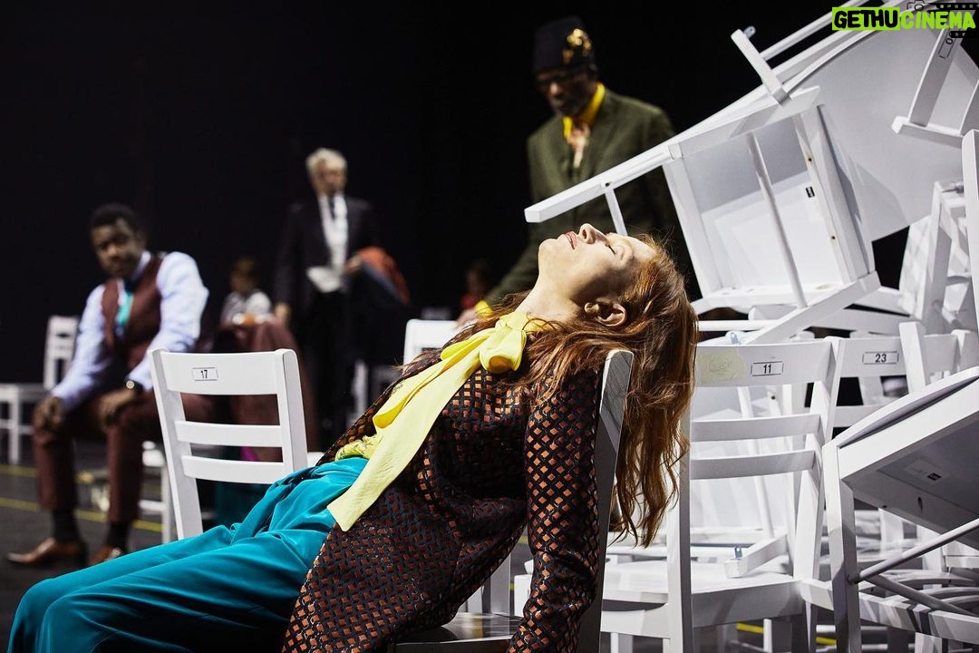Isabelle Huppert Instagram - Très heureuse de cette nomination aux Molières pour #LaCerisaie. Je la partage avec Tiago Rodrigues et tous ceux qui m’entourent dans cette formidable aventure.