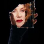Isabelle Huppert Instagram - Merci @lesinrocks, merci @jean_marc_lalanne. #MonCrime @ozonfrancois @nadiatereszkiewicz @rebeccamarder @fabrice_luchini_officiel @danyboon @andre.dussollier @edouard.sulpice @felix_flp Et #LaSyndicaliste 📸 @charlotteabramow @carolelasnier @rudymartins