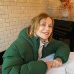 Isabelle Huppert Instagram - 🌸 Encore quelques heures pour vous souhaiter une bonne année… / A few hours left to wish you all a happy new year… 🌸