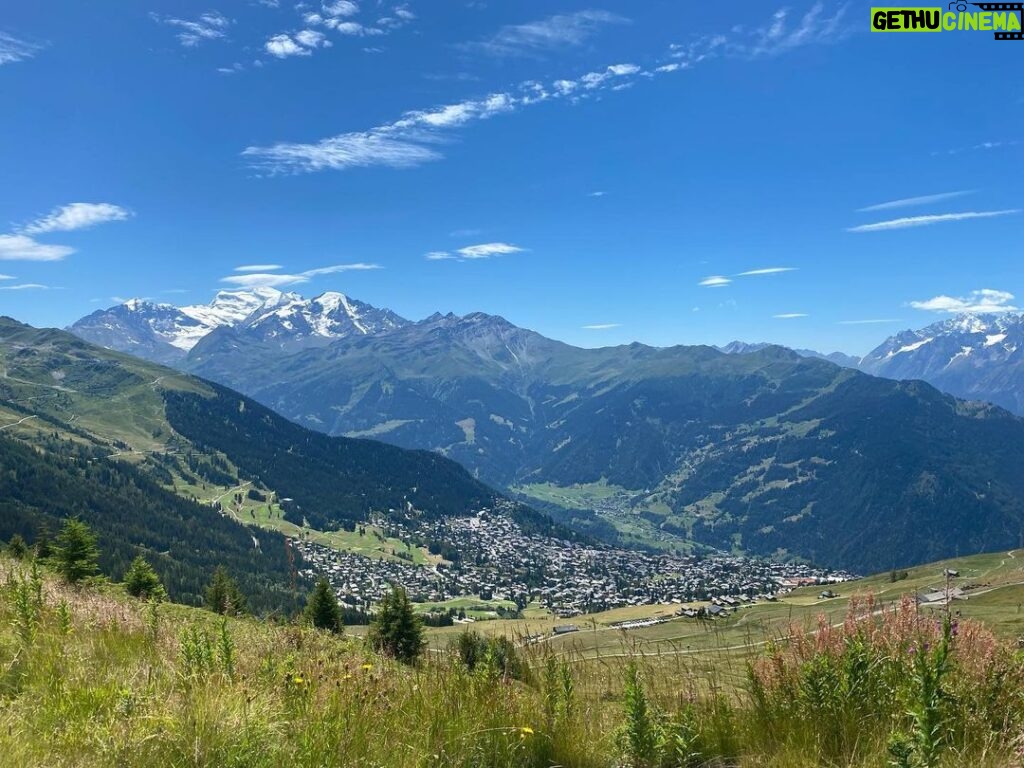 Isabelle Huppert Instagram - @verbierfestival The place to be, the place to hear… #MartinEngstroem Verbier, Switzerland