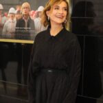 Isabelle Huppert Instagram - Sortie de #LaSyndicaliste au UK. @jpaulsalome @thebureaufilms @modernfilmsent @curzoncinemas #curzonmayfair @balenciaga 📸 @davebenett Curzon Cinema Mayfair