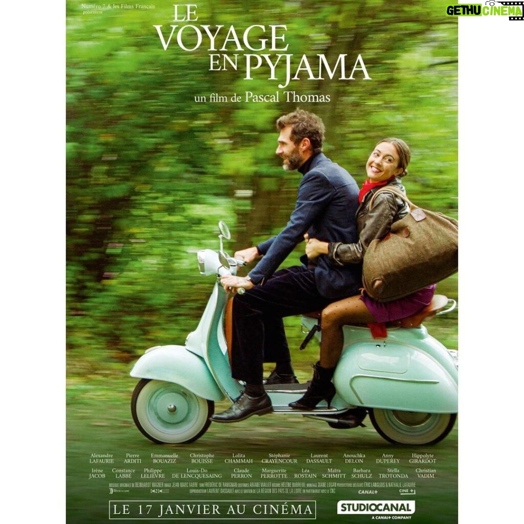 Isabelle Huppert Instagram - Tres beau film de #PascalThomas, Le Voyage en Pyjama, avec ma lumineuse et merveilleuse @lolitachammah ♥ @alexandrelafaurie @numeroseptproductions #levoyageenpyjama