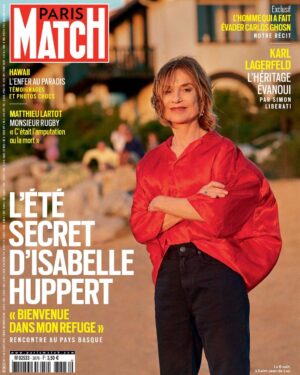 Isabelle Huppert Instagram - Au revoir l’été… 🌊
Merci @manonquerouilbruneel @constancebenque @carolinemangez @handk_officiel #Raynald
📷 Eric Guillemain