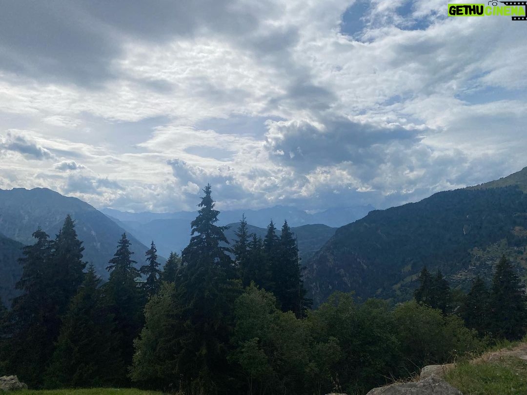 Isabelle Huppert Instagram - @verbierfestival The place to be, the place to hear… #MartinEngstroem Verbier, Switzerland