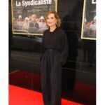 Isabelle Huppert Instagram - Sortie de #LaSyndicaliste au UK. @jpaulsalome @thebureaufilms @modernfilmsent @curzoncinemas #curzonmayfair @balenciaga 📸 @davebenett Curzon Cinema Mayfair