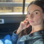 Isis Valverde Instagram – Rolar, engatinhar, andar, correr, voar! I can fly and you?