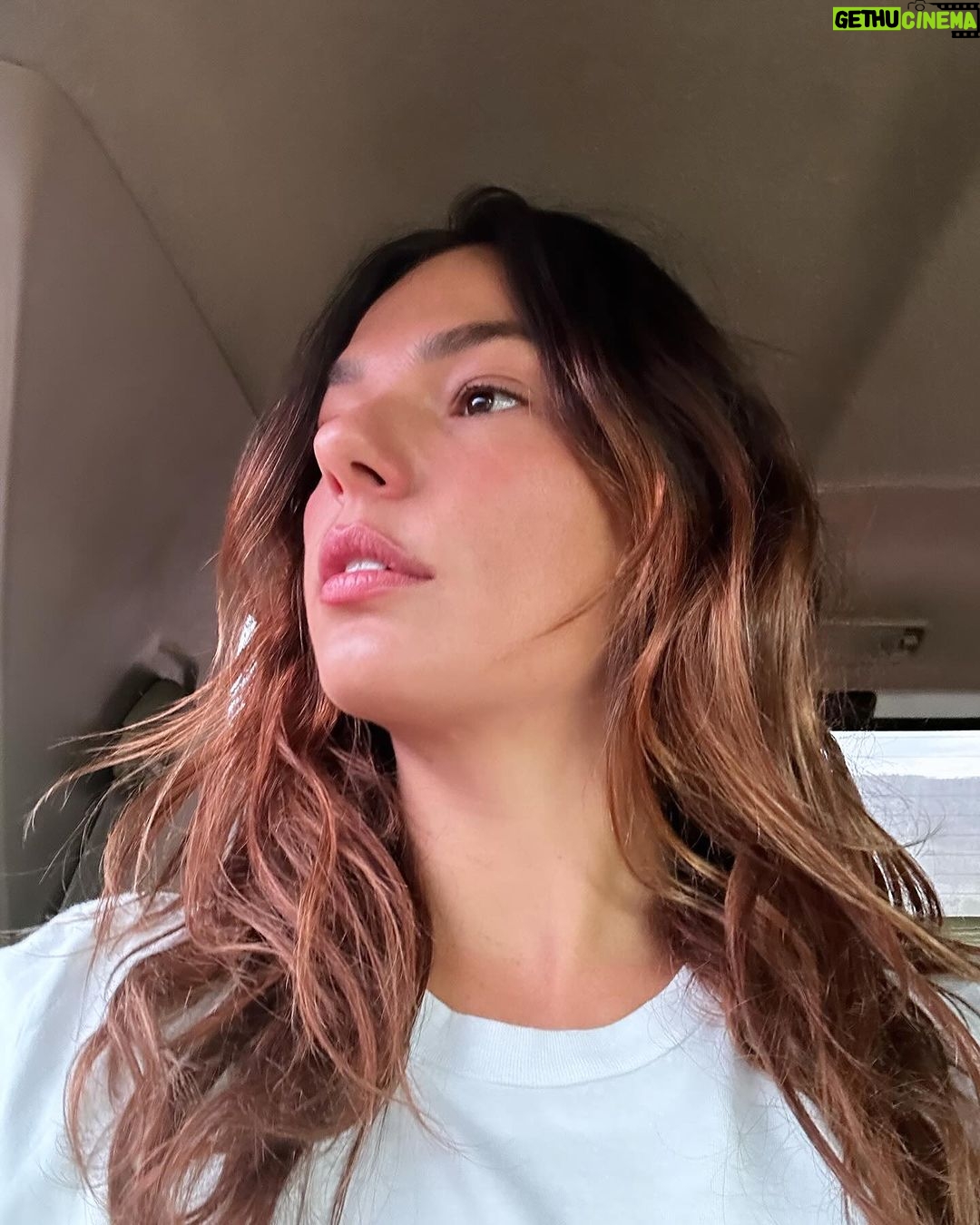 Isis Valverde Instagram - Last days πͺπ¨πΈπβ°οΈπ΄ππ Algum Lugar No MundΓ£o De Meu Deus
