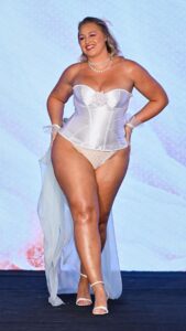 Iskra Lawrence Instagram - POV: You’re a model in @adoreme’s romance novel-themed fashion show during New York Fashion Week and you end up having the time of your life on the runway. 👰🏼‍♀️💕💐 #adoremenyfw #adoremepartner