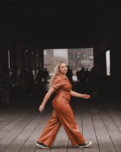 Iskra Lawrence Instagram - feels good to be back NYC🍎 Shooting @hutch_design with @madisonlanephoto Makeup by @veronicagaona Thank you @ebeggins for a wonderful day love working with you🥰 . . . . #midsize #midsizestyle #midsizefashion #fordmodels #nyc #springfashion #springoutfit #springstyle #springdress